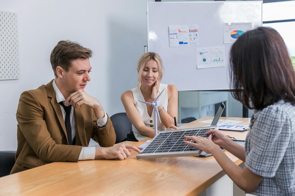 Panneau photovoltaïque avis : quel professionnel choisir pour installer votre système solaire ?
